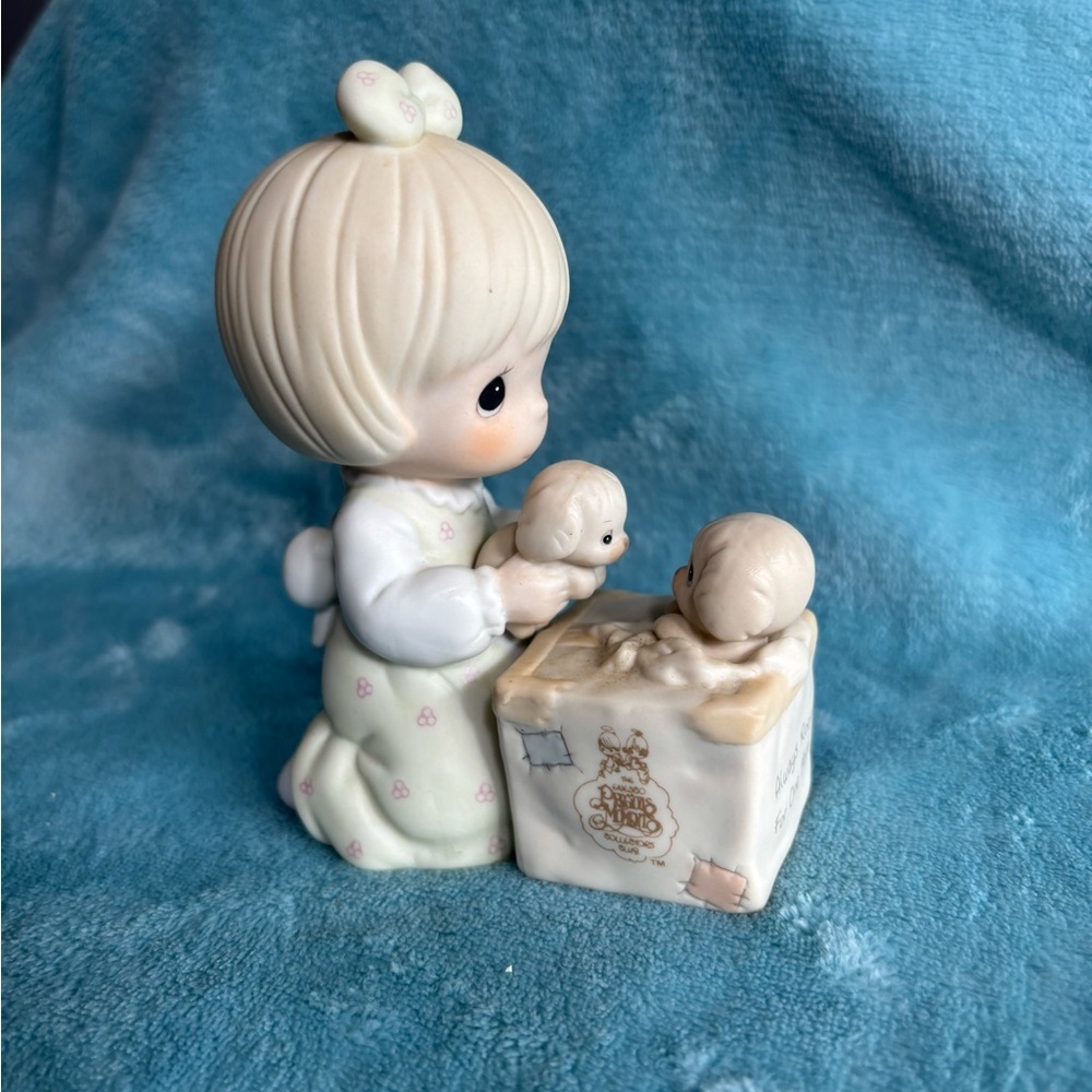 Enesco Precious Moments “Always Room for One More”Collectors Club Plaque